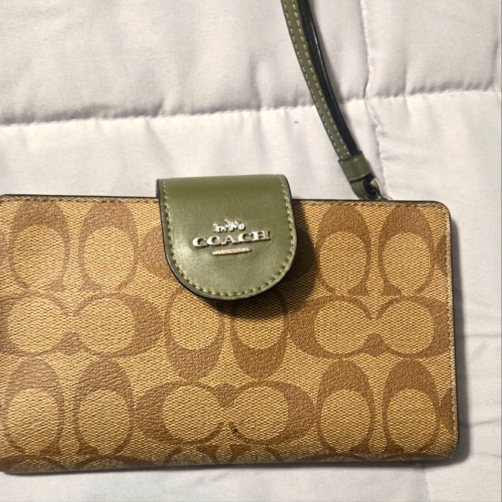 Coach wristlet wallet